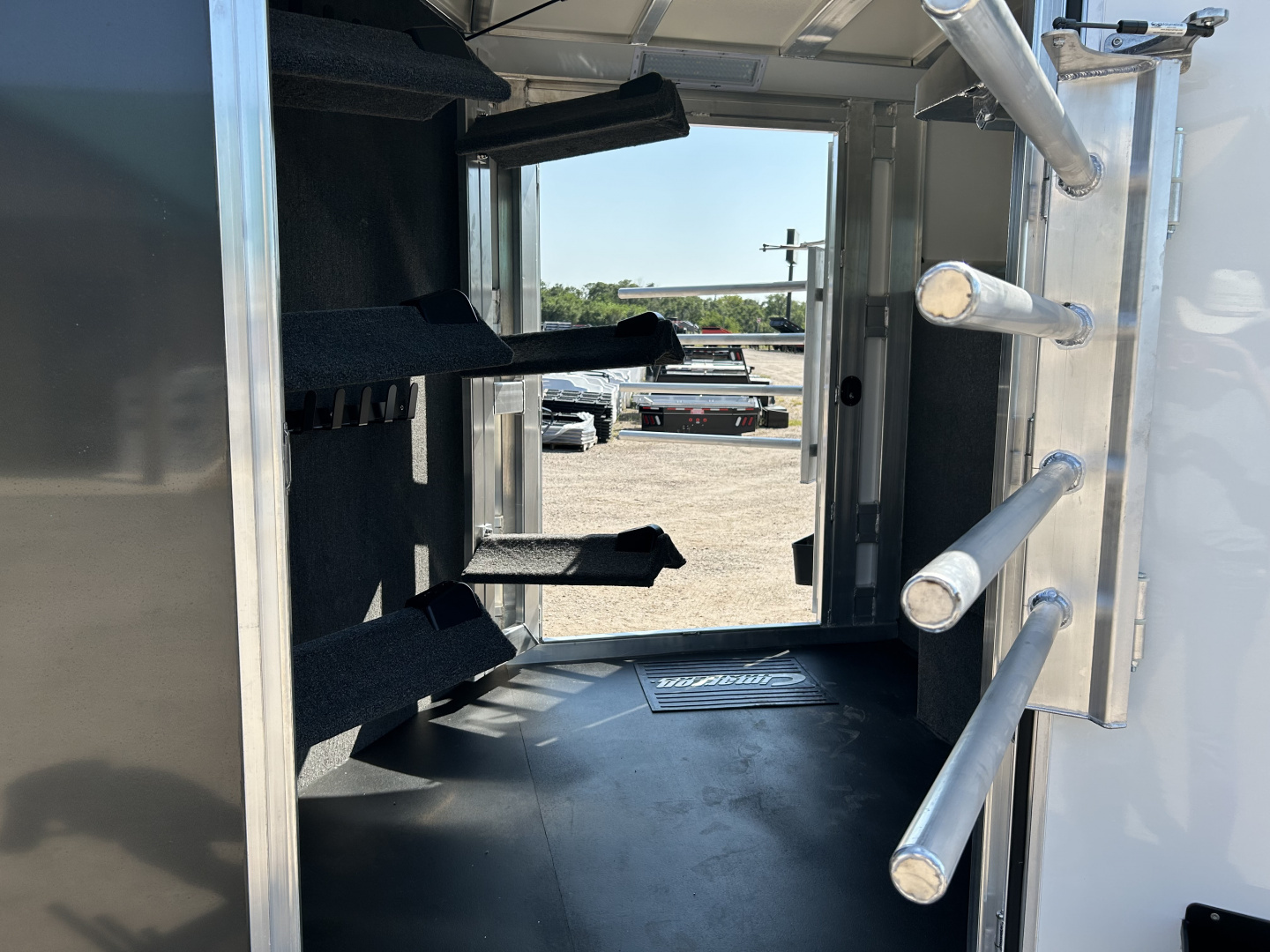 New 2026 Cimarron Trailers Norstar 4 horse slant Horse Trailer