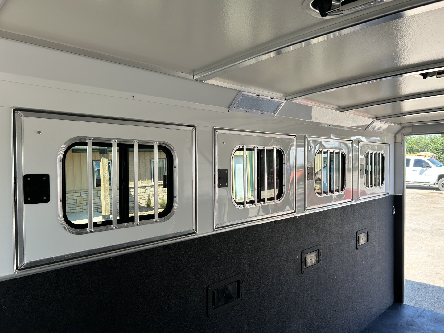 New 2026 Cimarron Trailers Norstar 4 horse slant Horse Trailer