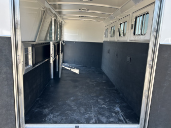 New 2026 Cimarron Trailers Norstar 4 horse slant Horse Trailer