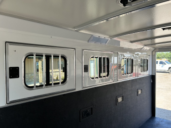 New 2026 Cimarron Trailers Norstar 4 horse slant Horse Trailer