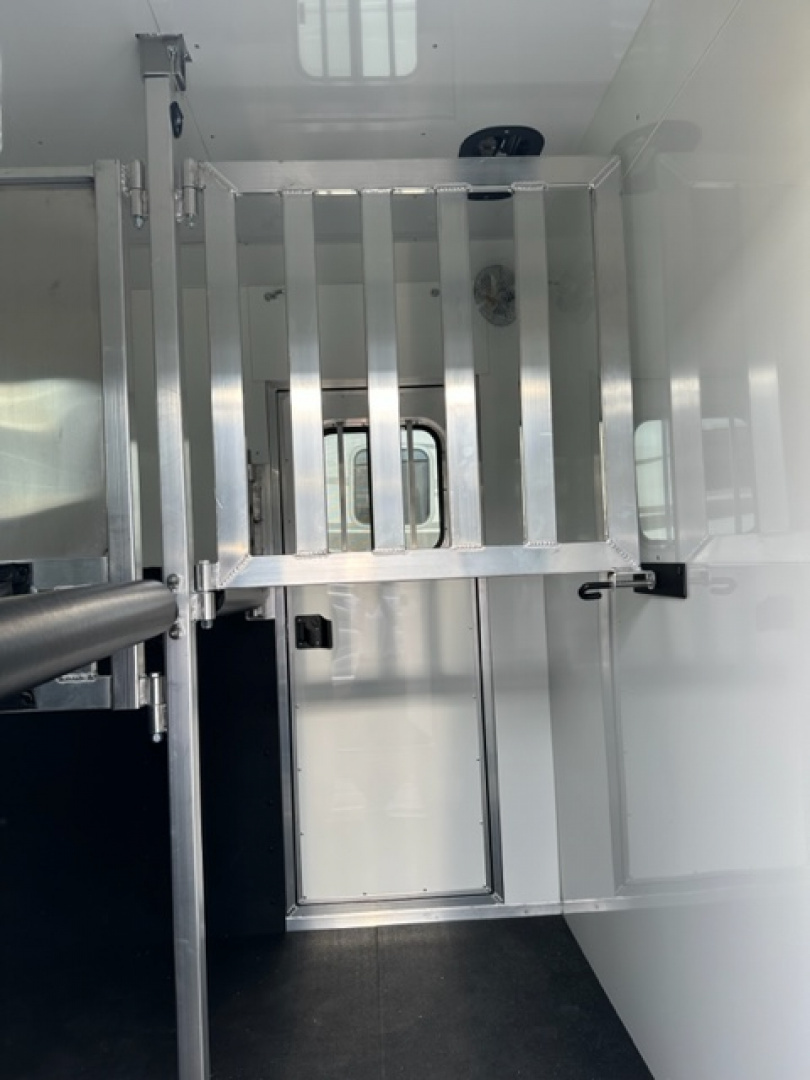 New 2026 Adam 2 Horse Straightload JuLite Bumper Pull Horse Trailer