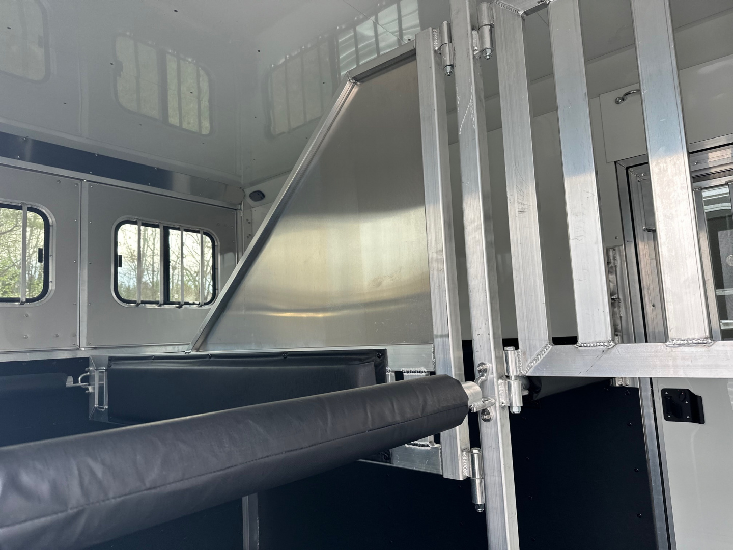 New 2026 Adam 2 Horse Straightload JuLite Bumper Pull Horse Trailer