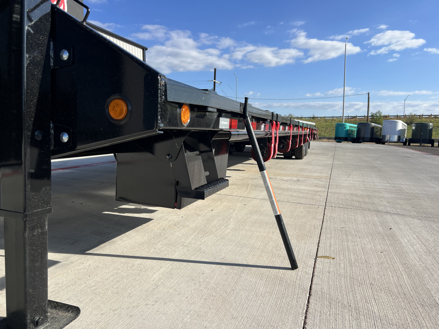 New 2026 PJ 102"x40' GN Low-Pro Air-Ride Flatbed w/ Duals - LD