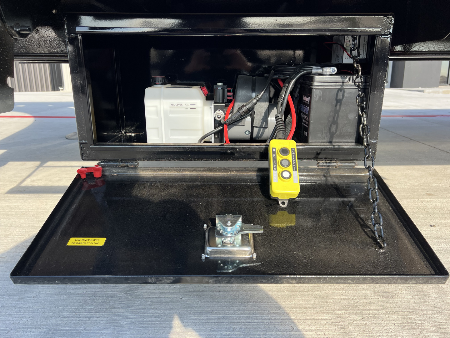 New 2026 PJ 102"x40' GN Low-Pro Air-Ride Flatbed w/ Duals - LD