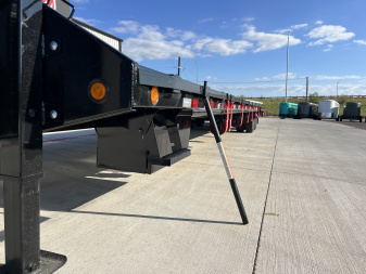 New 2026 PJ 102"x40' GN Low-Pro Air-Ride Flatbed w/ Duals - LD