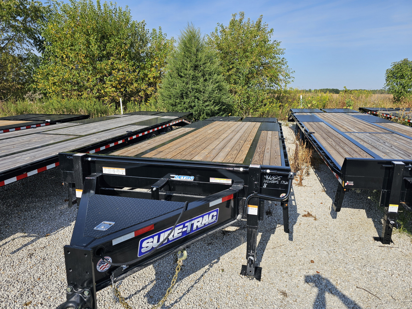 New 2025 Sure-Trac 102 x 25 (20+5) 17.6K HD Low Profile Beavertail Deckover Trailer