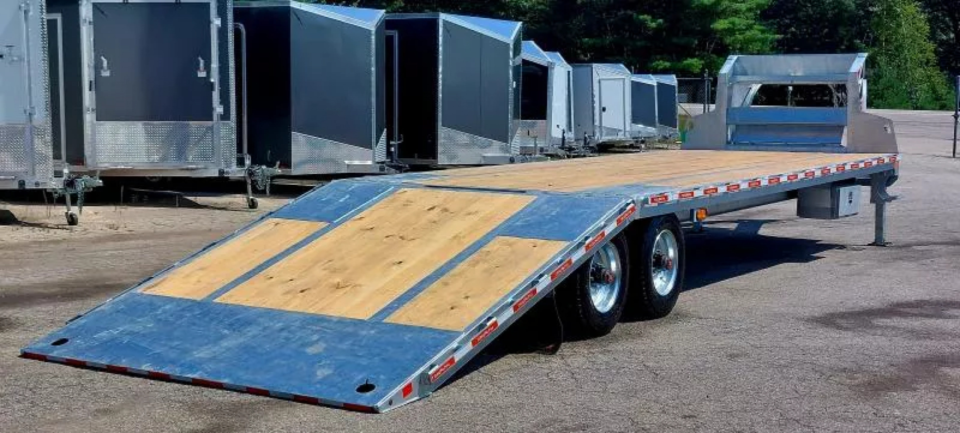 New 102X22+10 GALVANIZED POWER BEAVERTAIL EQUIPMENT HAULER 12K AXLES TRIUMPH 2026