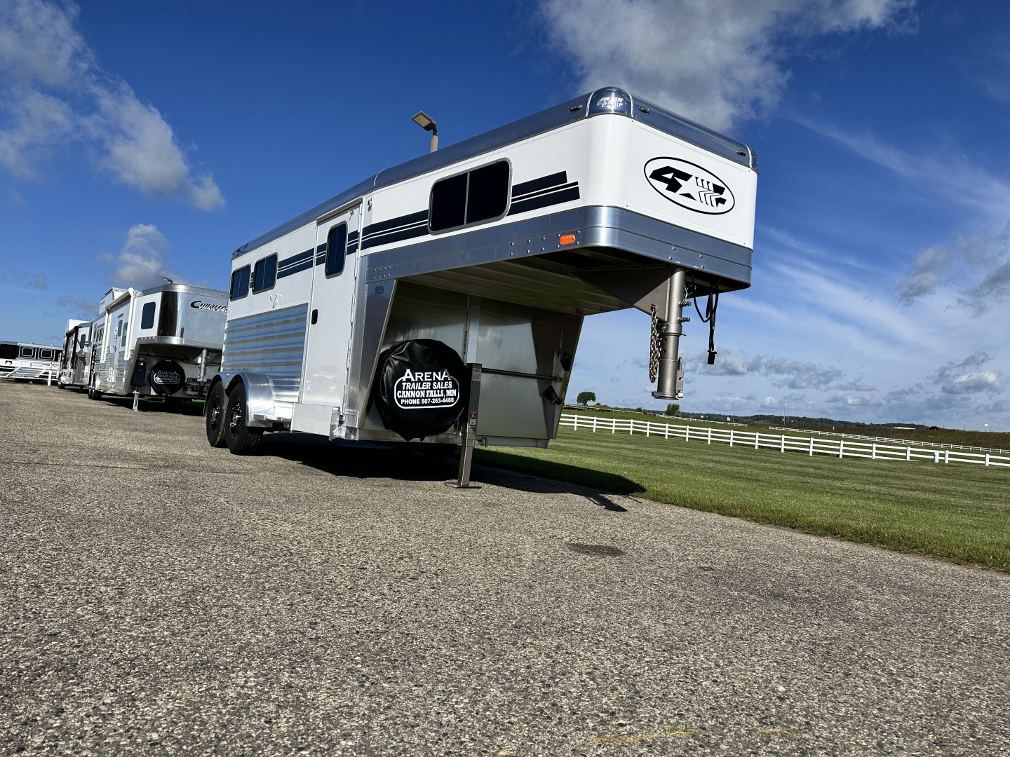New 2026 4-Star Trailers 2H GN Horse Trailer