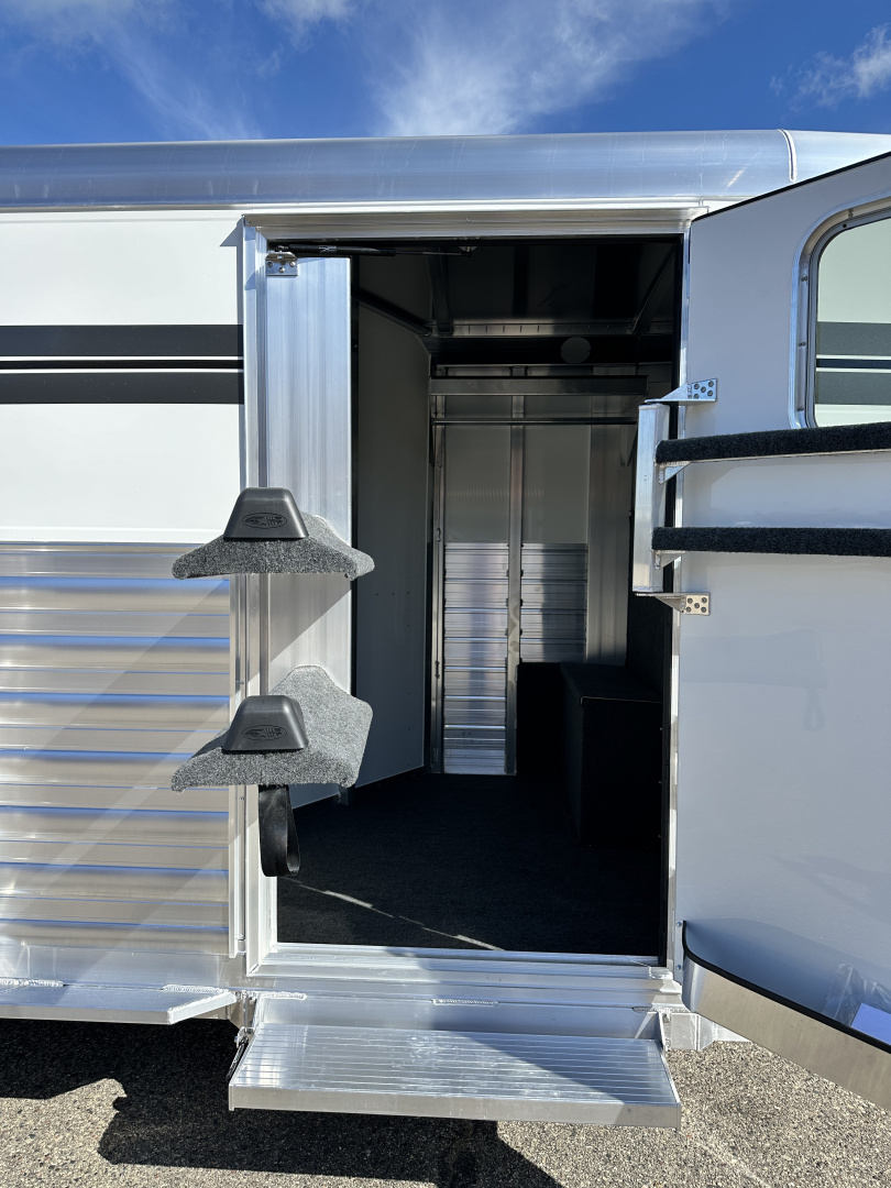 New 2026 4-Star Trailers 2H GN Horse Trailer