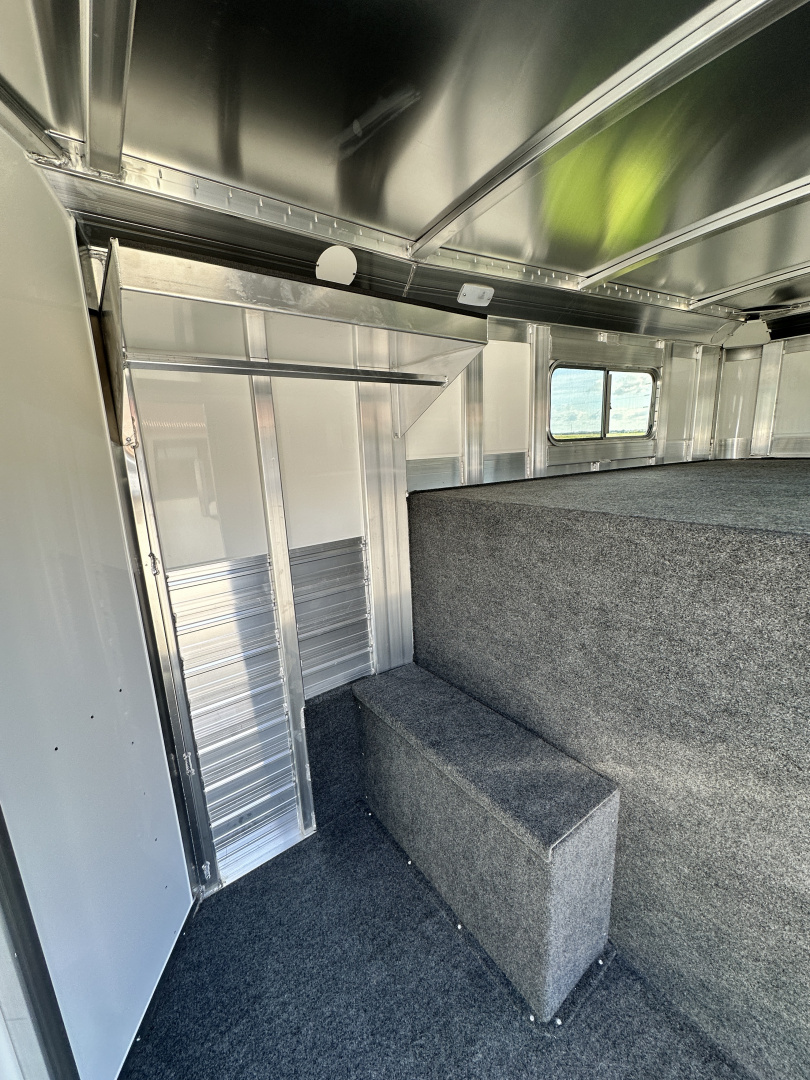 New 2026 4-Star Trailers 2H GN Horse Trailer