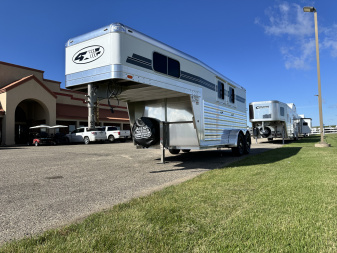 New 2026 4-Star Trailers 2H GN Horse Trailer