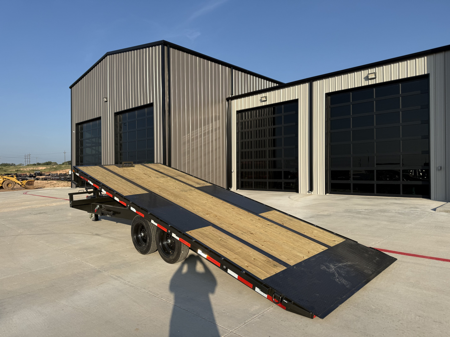 New 2026 MAXX-D 102”x22’ BP 16K Deckover Tilt – TOX