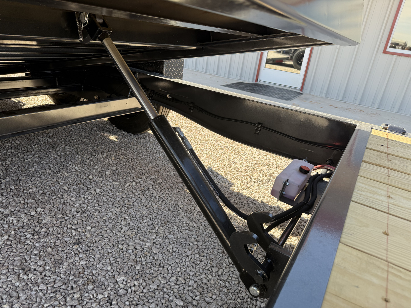 New 2026 Diamond C 80"x22' BP Hydraulically Dampened Tilt - HDT208 Pacesetter Edition