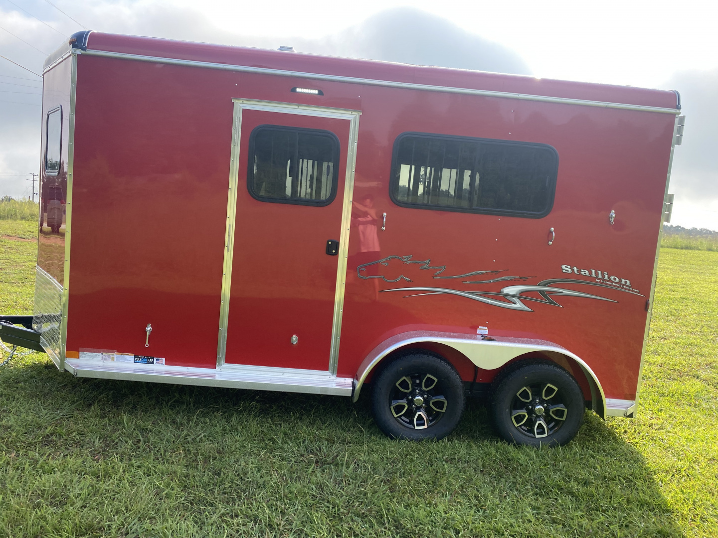 New Homesteader 214FB 2 Horse Direct Load Warmblood Horse Trailer