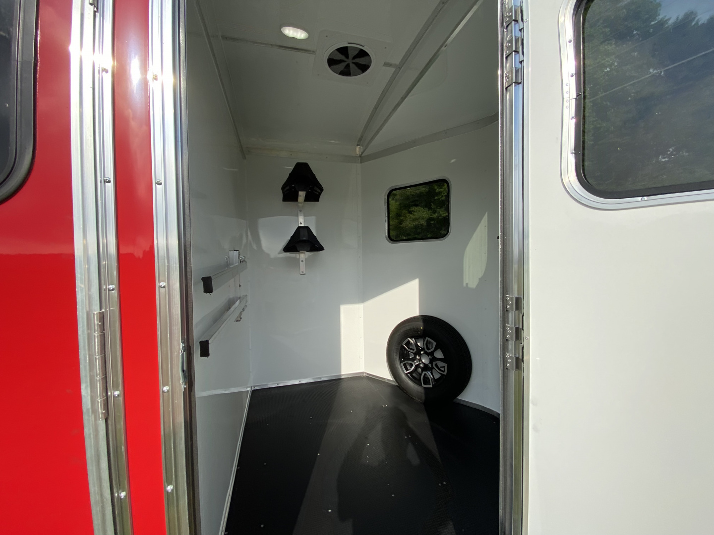 New Homesteader 214FB 2 Horse Direct Load Warmblood Horse Trailer