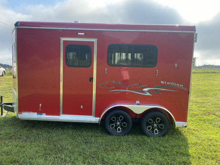 New Homesteader 214FB 2 Horse Direct Load Warmblood Horse Trailer