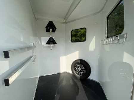 New Homesteader 214FB 2 Horse Direct Load Warmblood Horse Trailer