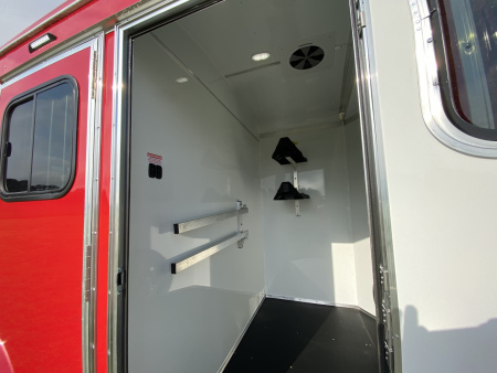 New Homesteader 214FB 2 Horse Direct Load Warmblood Horse Trailer