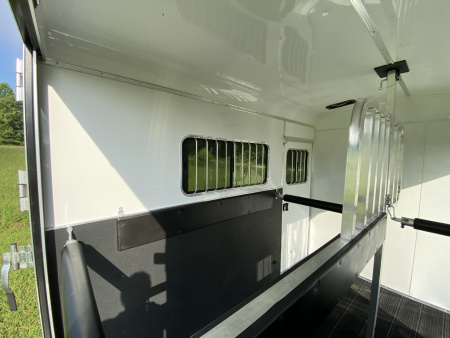 New Homesteader 214FB 2 Horse Direct Load Warmblood Horse Trailer