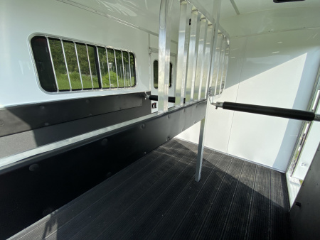 New Homesteader 214FB 2 Horse Direct Load Warmblood Horse Trailer