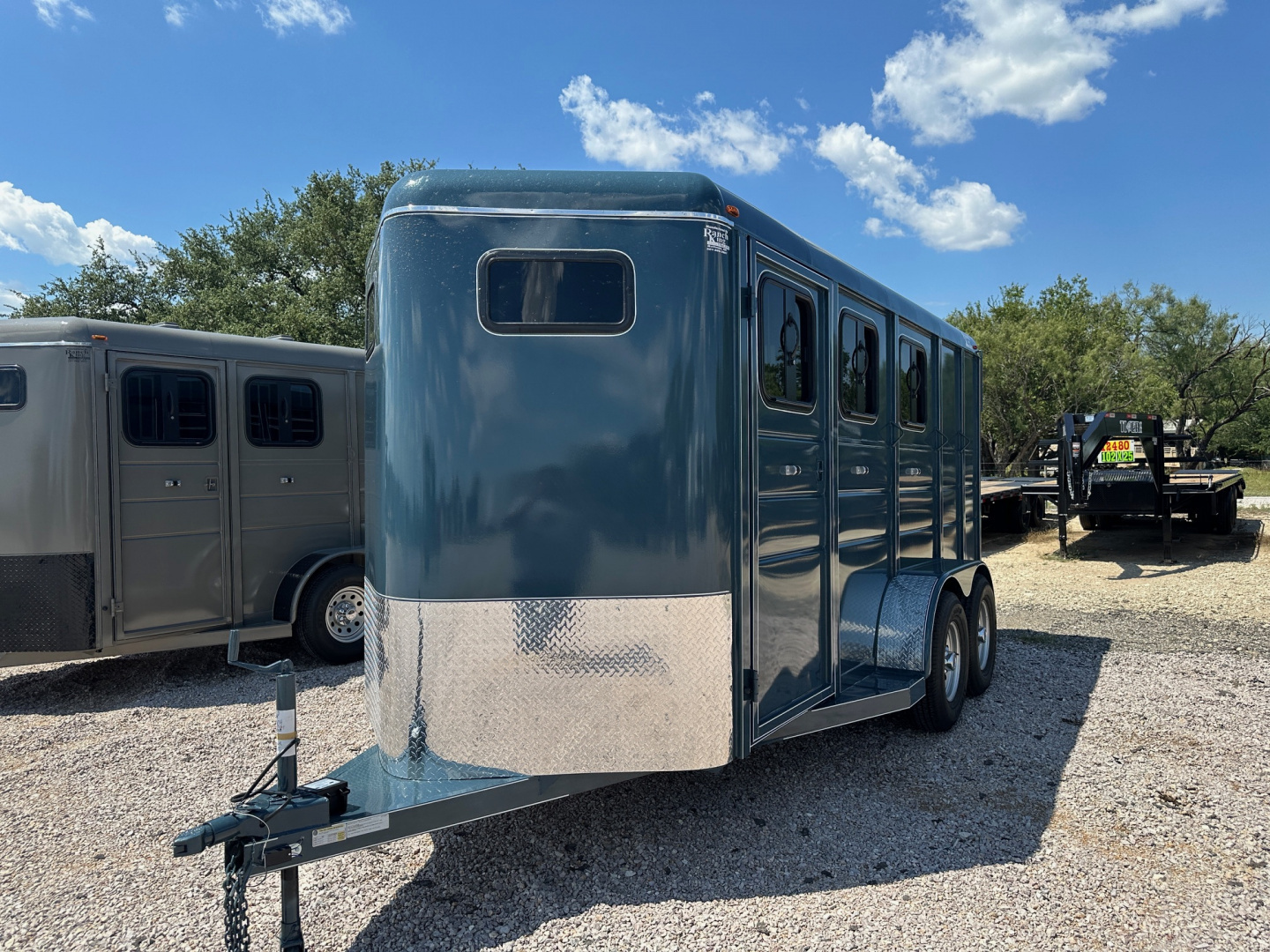 New 2026 Calico - 17'X7' - 3 Horse Slant / Ranch King Pkg.