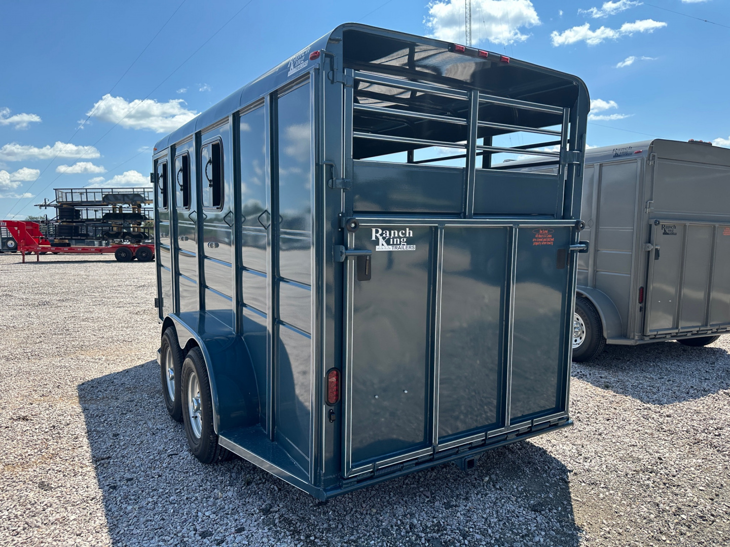 New 2026 Calico - 17'X7' - 3 Horse Slant / Ranch King Pkg.