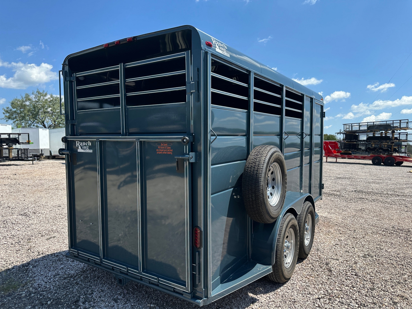 New 2026 Calico - 17'X7' - 3 Horse Slant / Ranch King Pkg.