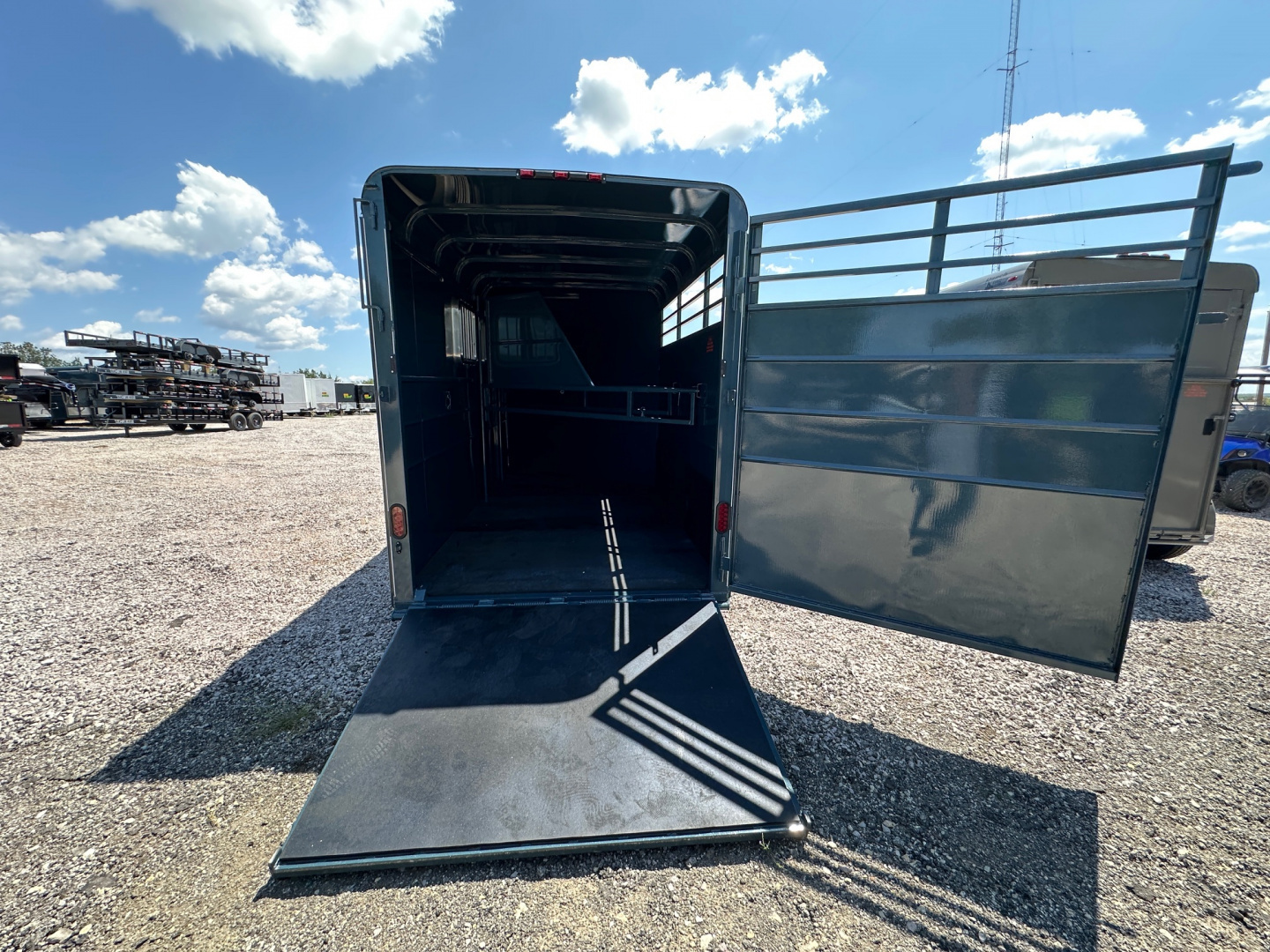 New 2026 Calico - 17'X7' - 3 Horse Slant / Ranch King Pkg.