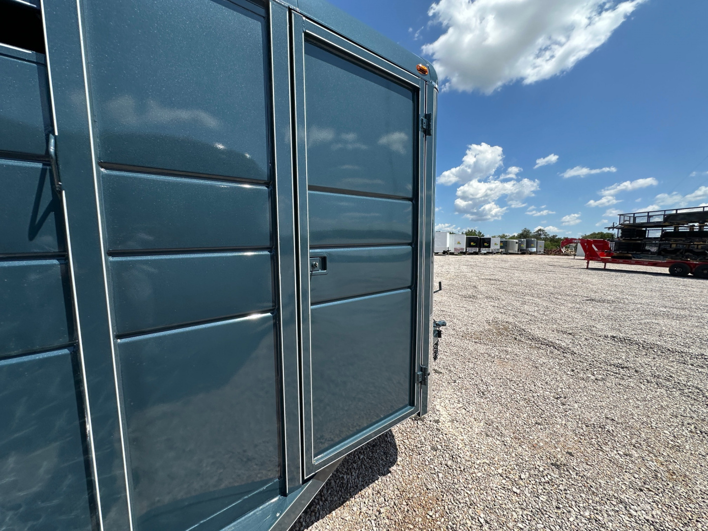 New 2026 Calico - 17'X7' - 3 Horse Slant / Ranch King Pkg.