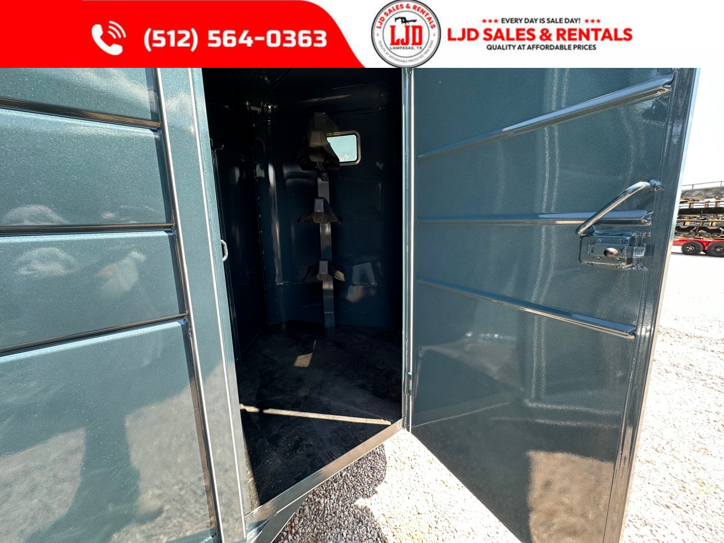 New 2026 Calico - 17'X7' - 3 Horse Slant / Ranch King Pkg.