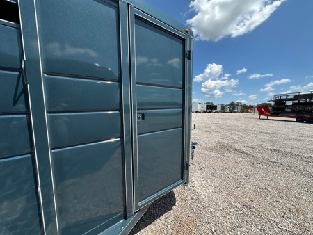 New 2026 Calico - 17'X7' - 3 Horse Slant / Ranch King Pkg.