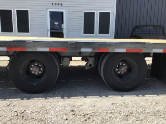 New 2026 Diamond C 102"x40' Engineered Beam FMAX212 w/ Max Ramps Pacesetter Edition