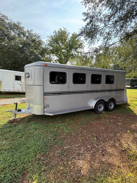 Used 2024 Bee 4 Horse Slant Load BP Drops Horse Trailer