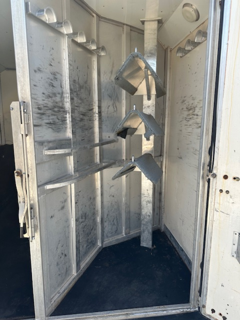 Used 1993 Sooner 3 Horse w/16' LQ