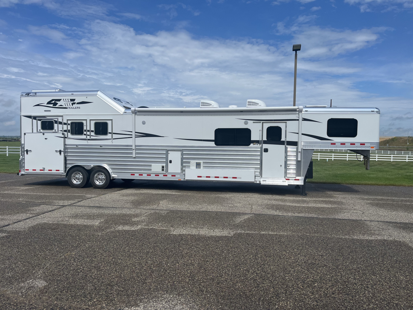 New 2026 4-Star Trailers 3H 18' Trail Boss LQ Horse Trailer