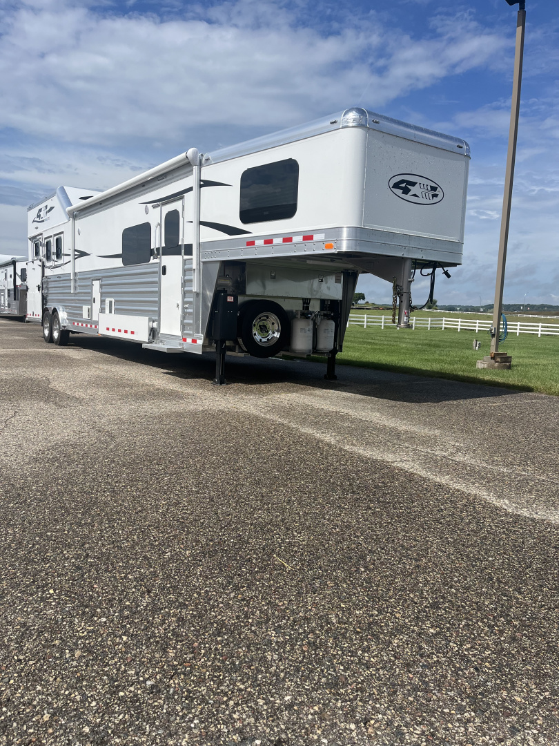 New 2026 4-Star Trailers 3H 18' Trail Boss LQ Horse Trailer