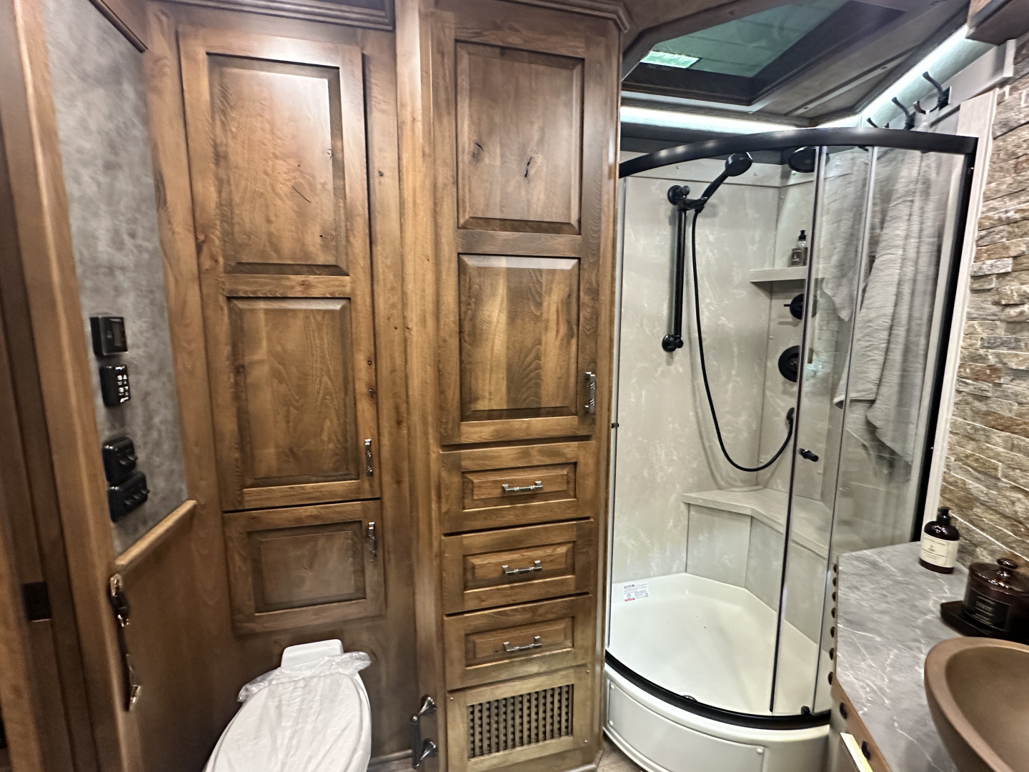 New 2026 4-Star Trailers 3H 18' Trail Boss LQ Horse Trailer