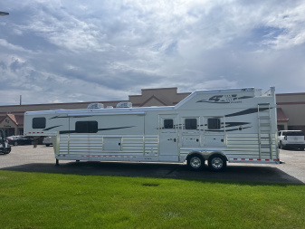 New 2026 4-Star Trailers 3H 18' Trail Boss LQ Horse Trailer