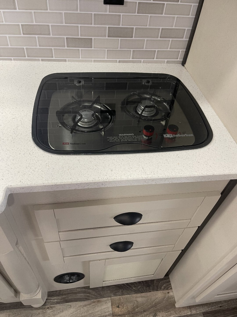 New 2026 Merhow Trailers 8316 RWS-ANGLED FARMHOUSE Horse Trailer