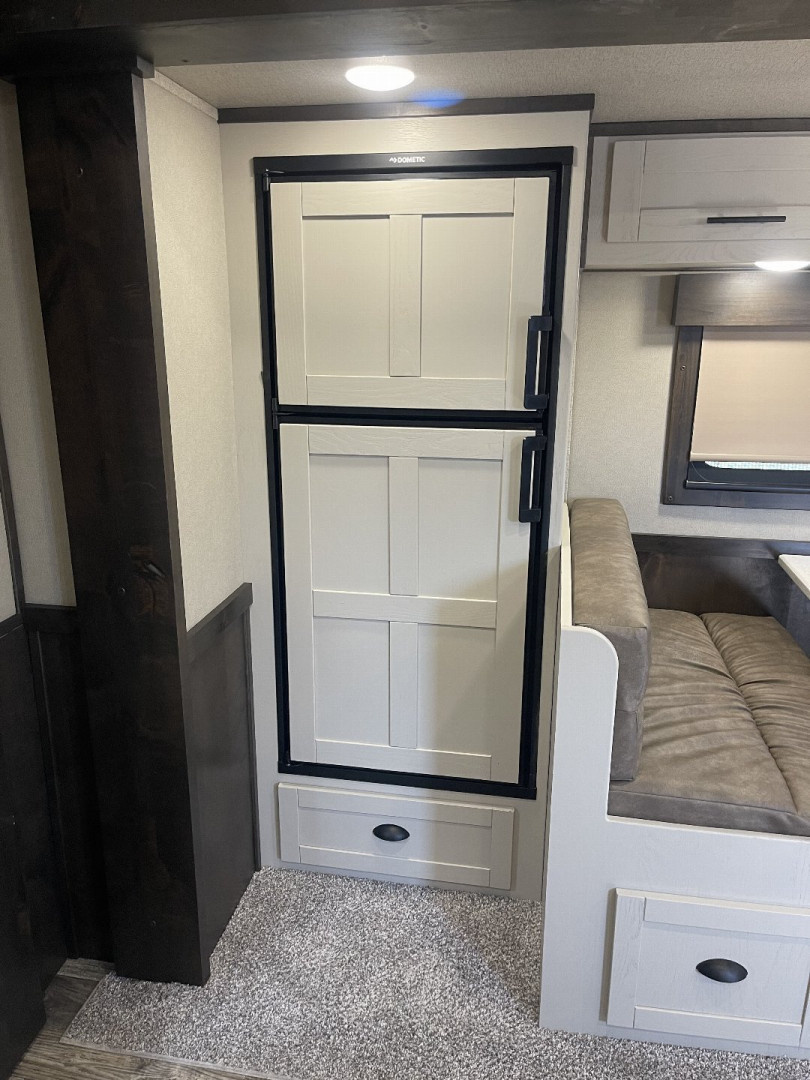 New 2026 Merhow Trailers 8316 RWS-ANGLED FARMHOUSE Horse Trailer