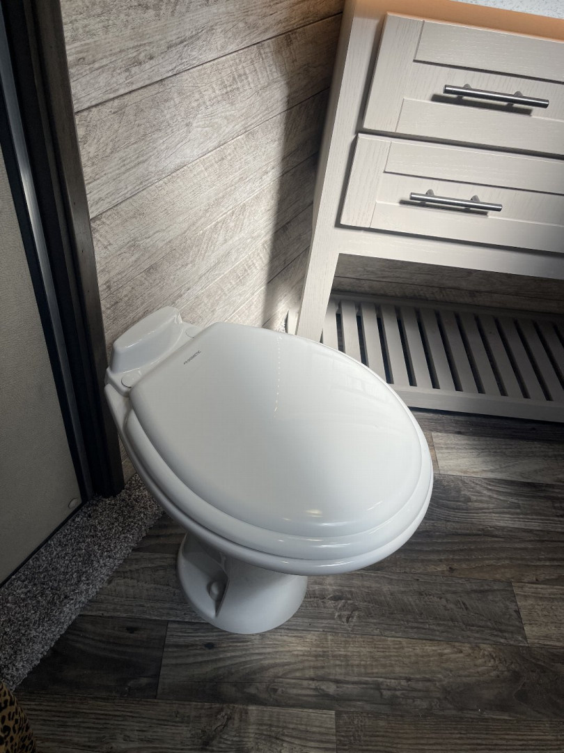 New 2026 Merhow Trailers 8316 RWS-ANGLED FARMHOUSE Horse Trailer