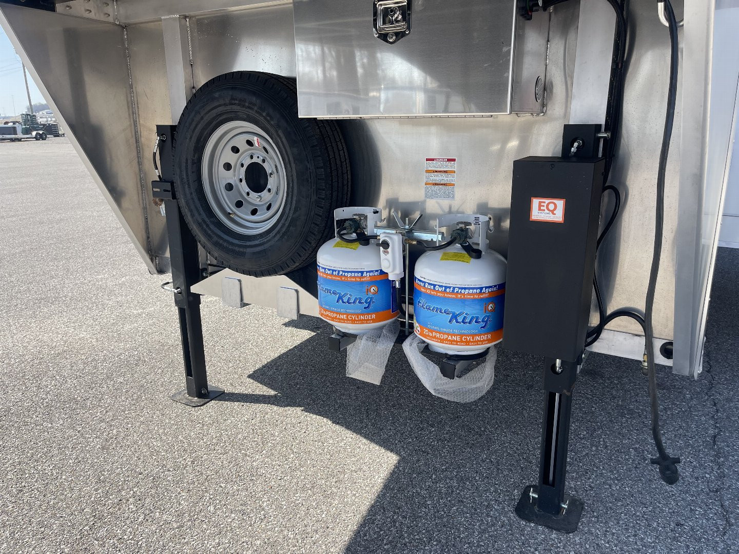 New 2026 Merhow Trailers 8316 RWS-ANGLED FARMHOUSE Horse Trailer