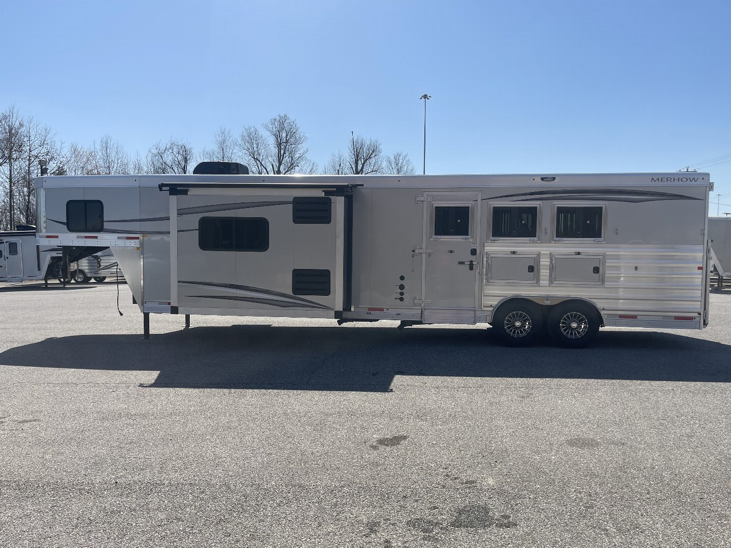 New 2026 Merhow Trailers 8316 RWS-ANGLED FARMHOUSE Horse Trailer