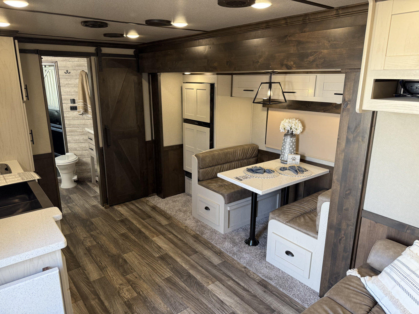 New 2026 Merhow Trailers 8316 RWS-ANGLED FARMHOUSE Horse Trailer