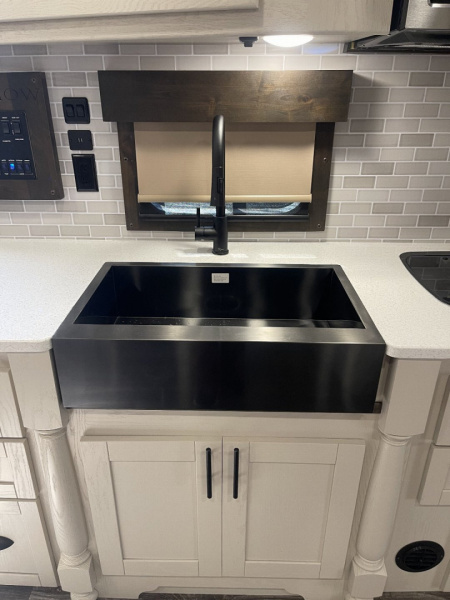 New 2026 Merhow Trailers 8316 RWS-ANGLED FARMHOUSE Horse Trailer