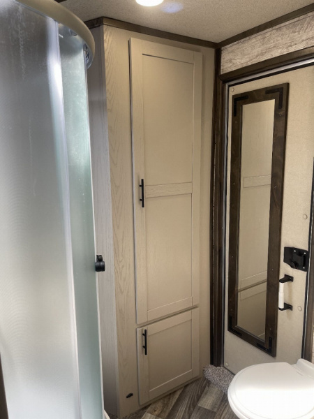 New 2026 Merhow Trailers 8316 RWS-ANGLED FARMHOUSE Horse Trailer