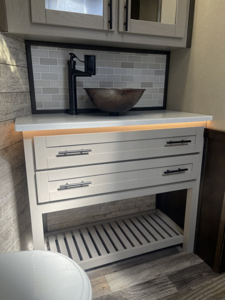 New 2026 Merhow Trailers 8316 RWS-ANGLED FARMHOUSE Horse Trailer