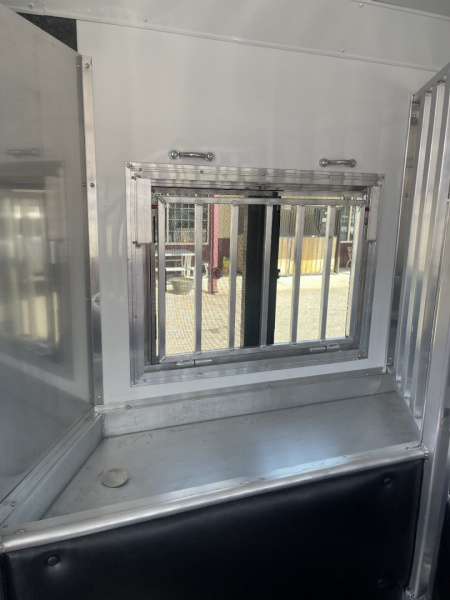 New 2026 Merhow Trailers 8316 RWS-ANGLED FARMHOUSE Horse Trailer