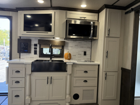 New 2026 Merhow Trailers 8316 RWS-ANGLED FARMHOUSE Horse Trailer