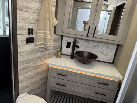 New 2026 Merhow Trailers 8316 RWS-ANGLED FARMHOUSE Horse Trailer